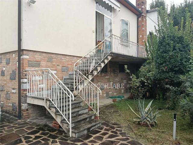 Case e ville in vendita di 161 m² in Via Fratelli Malerbi