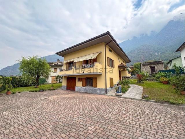 Case e ville in vendita di 161 m² in Via Spluga, 65