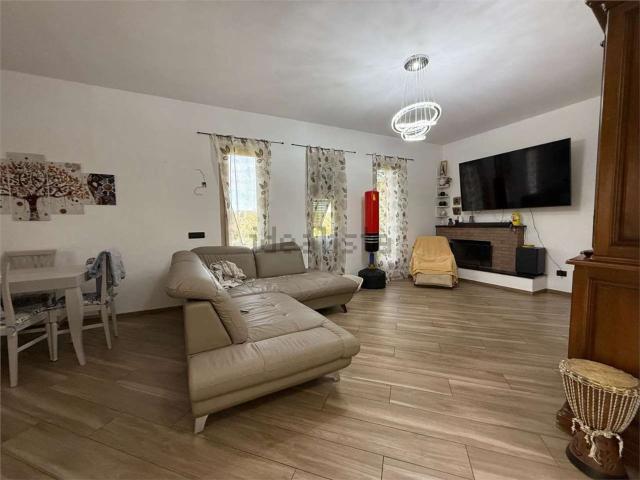 Case e ville in vendita di 162 m² in Via Giosuè Carducci
