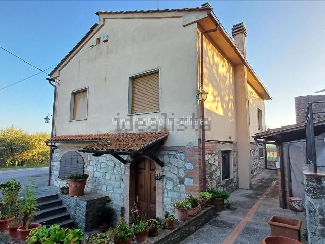 Case e ville in vendita di 162 m² in Via dei Fossi, 13