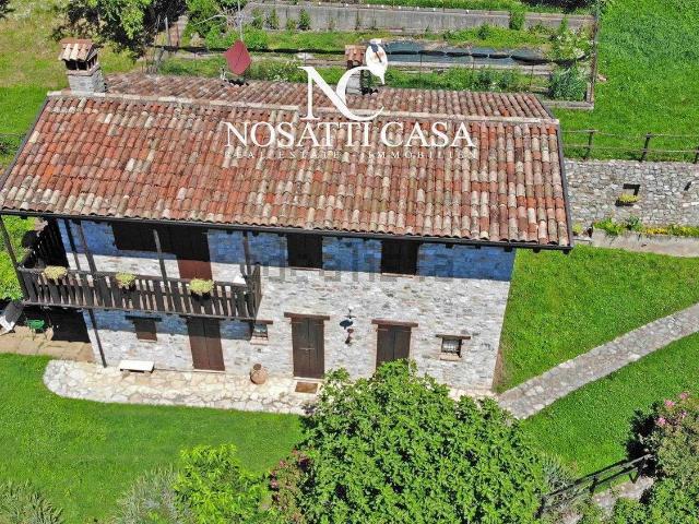 Case e ville in vendita di 162 m² in Via Formaga