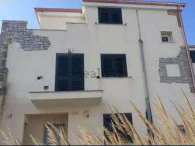 Case e ville in vendita di 162 m² in Via Lanzillotti