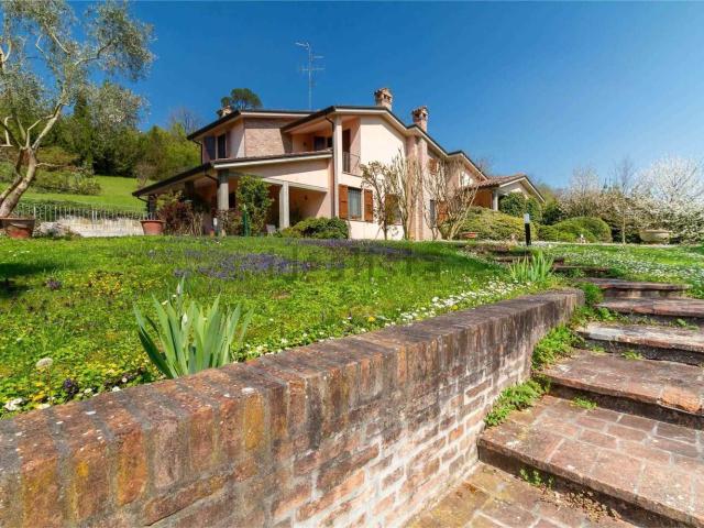 Case e ville in vendita di 163 m² in Via Comezzano, 6