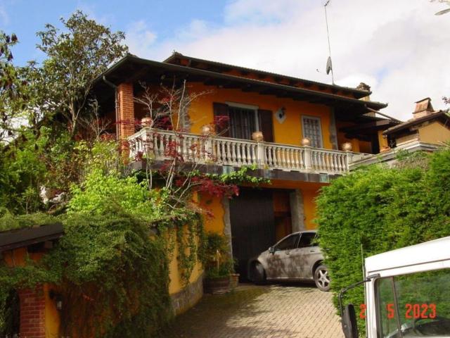 Case e ville in vendita di 163 m² in Via Commendator Michele Thea, 5