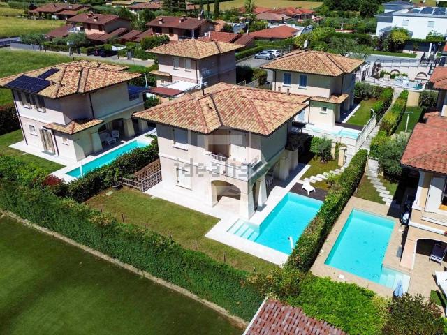 Case e ville in vendita di 163 m² in Via Gazzolo, 6