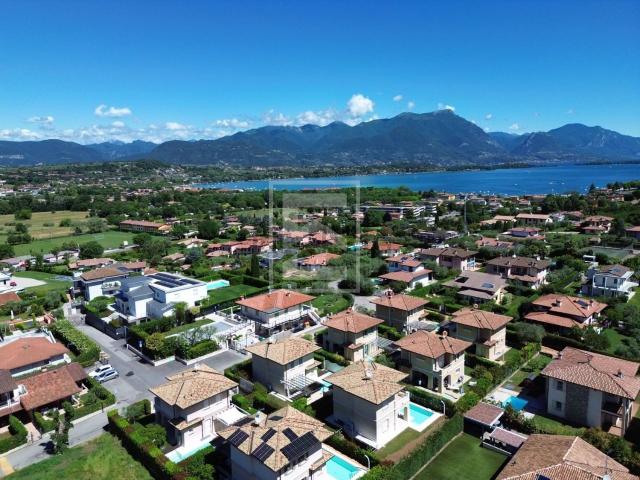 Case e ville in vendita di 163 m² in Via Gazzolo, 6