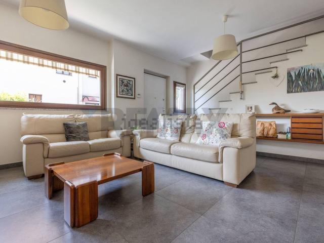 Case e ville in vendita di 163 m² in Via Monte Nevoso, 34