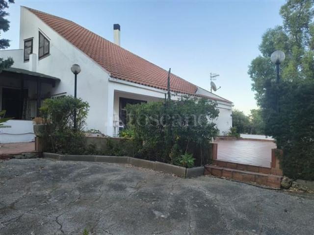 Case e ville in vendita di 163 m² in Via Martognella
