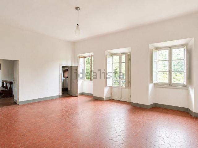 Case e ville in vendita di 1644 m²