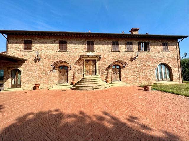 Case e ville in vendita di 1642 m² in Via Sandro Pertini, 49
