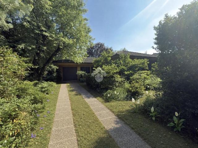 Case e ville in vendita di 164 m² in Via Donizetti Gaetano
