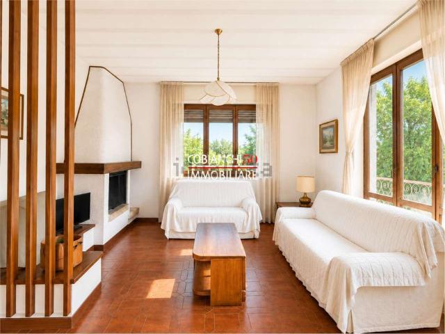 Case e ville in vendita di 164 m² in Via Valle Intrasca