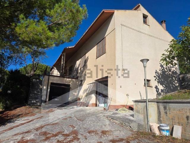 Case e ville in vendita di 164 m² in Contrada Colle dei Laghi, 13