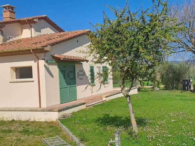 Case e ville in vendita di 165 m² in Via 25 Aprile, 32