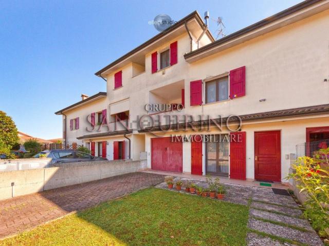 Case e ville in vendita di 165 m² in Via Anna Frank, 26