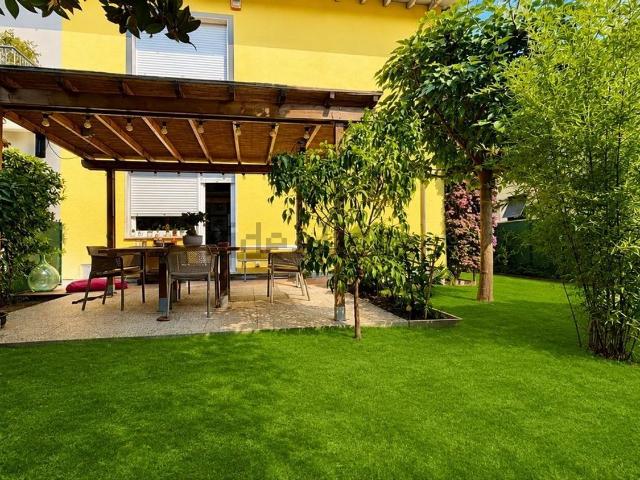 Case e ville in vendita di 165 m² in Via Aldo Muston