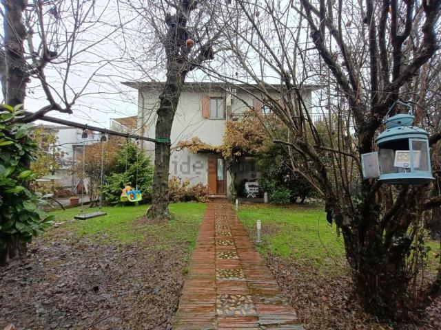 Case e ville in vendita di 165 m² in Via Alessandro Manzoni, 70