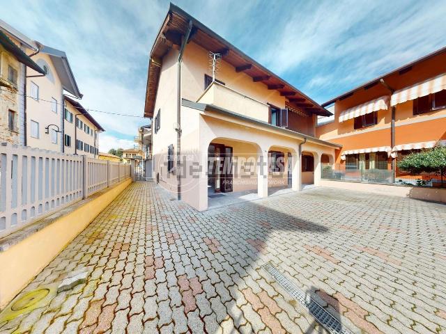Case e ville in vendita di 165 m² in Via Balchis