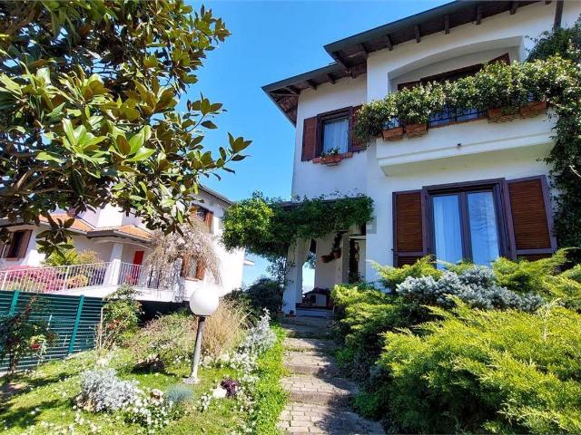 Case e ville in vendita di 165 m² in Via G. Donizetti, 54