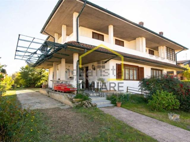 Case e ville in vendita di 165 m² in Via Giacomo Matteotti, 22