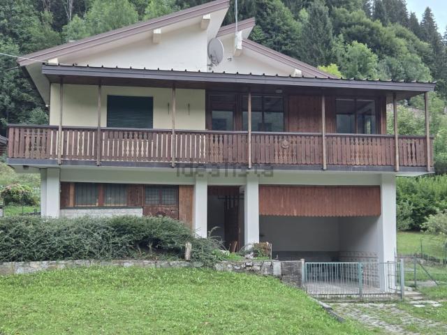 Case e ville in vendita di 165 m² in Via Giobatta Unfer