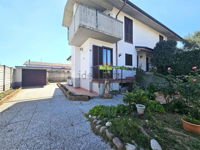 Case e ville in vendita di 165 m² in Via Don Mazzolari, 11