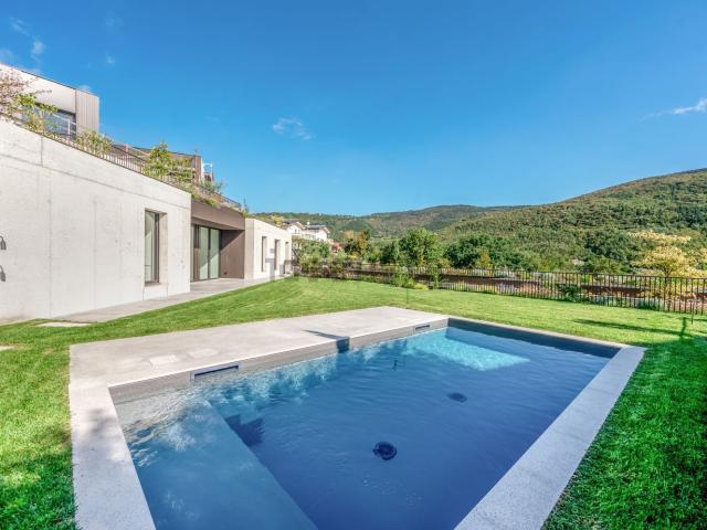 Case e ville in vendita di 165 m² in Via degli Alpini