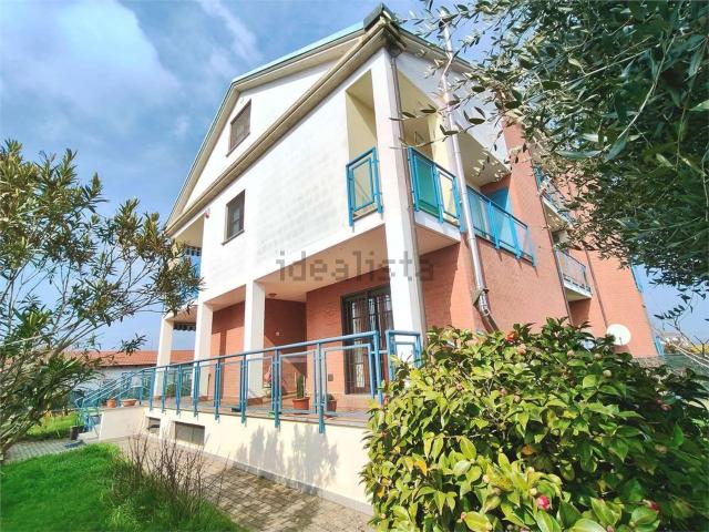 Case e ville in vendita di 165 m² in Via Dionisotti, 6
