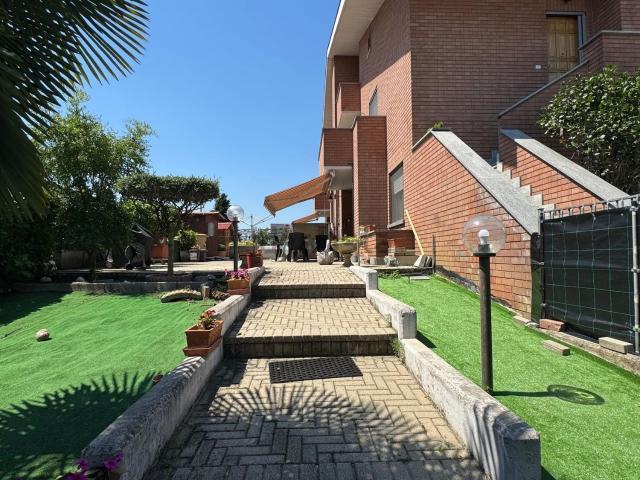 Case e ville in vendita di 165 m² in Via Europa, 30