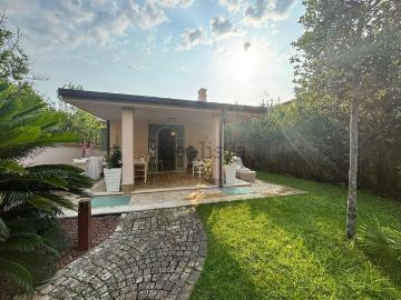 Case e ville in vendita di 165 m² in Via Francesco Crispi, 13