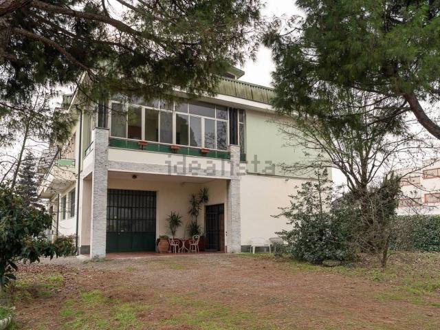 Case e ville in vendita di 165 m² in Via Lomellina