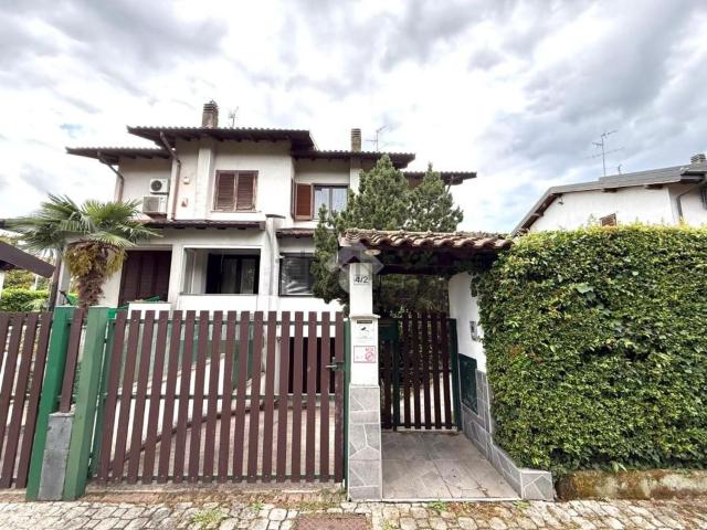 Case e ville in vendita di 165 m² in Via Leonardo da Vinci, 4