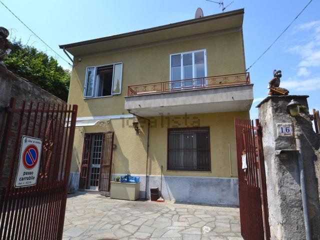 Case e ville in vendita di 165 m² in Via Moncenisio, 16