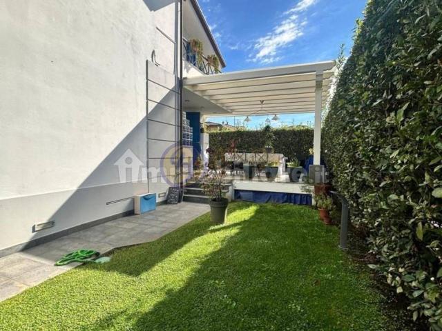 Case e ville in vendita di 165 m² in Via Sarzanese Nord