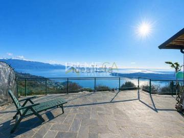 Case e ville in vendita di 165 m² in Via Panoramica