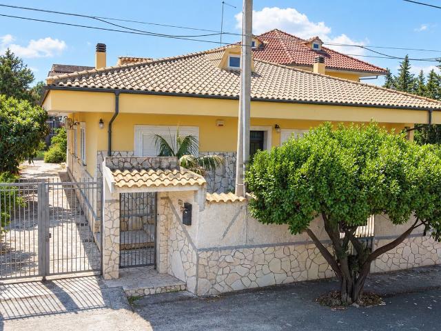 Case e ville in vendita di 165 m² in Via Pasquale Salibra, 151