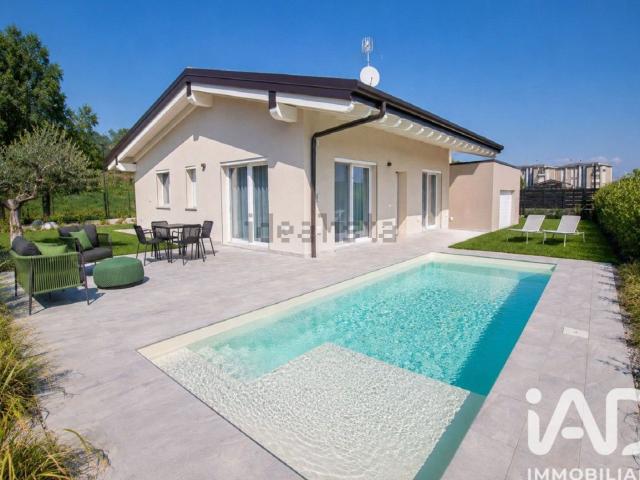 Case e ville in vendita di 165 m² in Via Pasubio, 10
