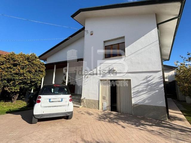 Case e ville in vendita di 165 m² in Via Puliche