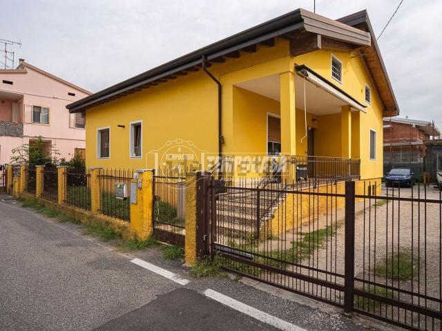 Case e ville in vendita di 165 m² in Via V. Cepari, 30