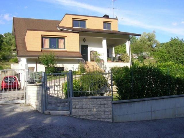 Case e ville in vendita di 165 m² in Via Valle Partina, 24