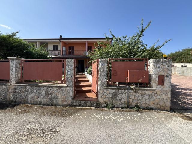 Case e ville in vendita di 165 m² in Contrada Frà Diavolo, 36