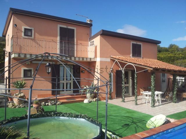 Case e ville in vendita di 165 m² in Strada Provinciale 28i