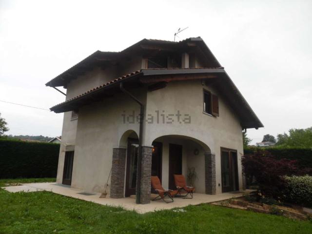 Case e ville in vendita di 166 m² in Via Canonico Bertetti
