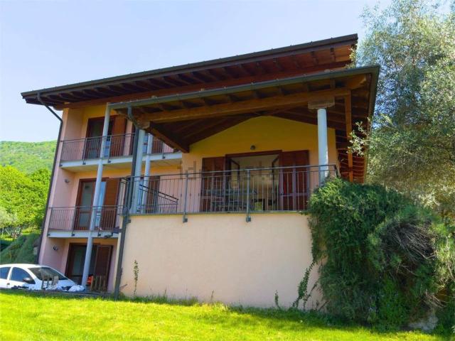 Case e ville in vendita di 166 m² in Via Altipiano, 3