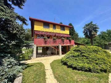 Case e ville in vendita di 166 m² in Via Frainetto