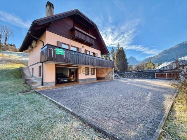 Case e ville in vendita di 166 m² in Via Luigi Cadorna, 8