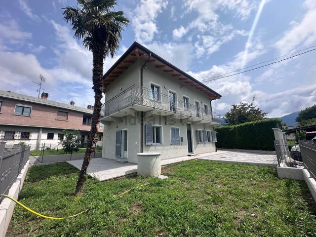 Case e ville in vendita di 166 m² in Via Risorgimento, 8