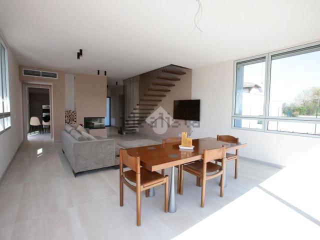 Case e ville in vendita di 166 m² in Via Tassone, 26