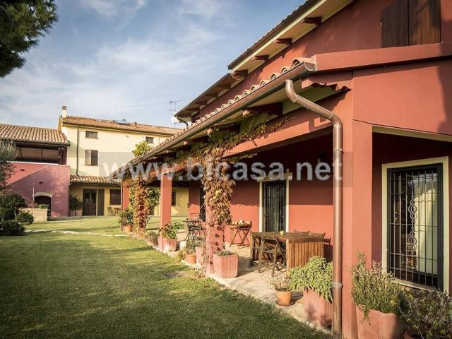 Case e ville in vendita di 1678 m² in Via di Villa San Biagio