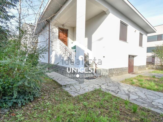 Case e ville in vendita di 167 m² in Via Carlo Cattaneo